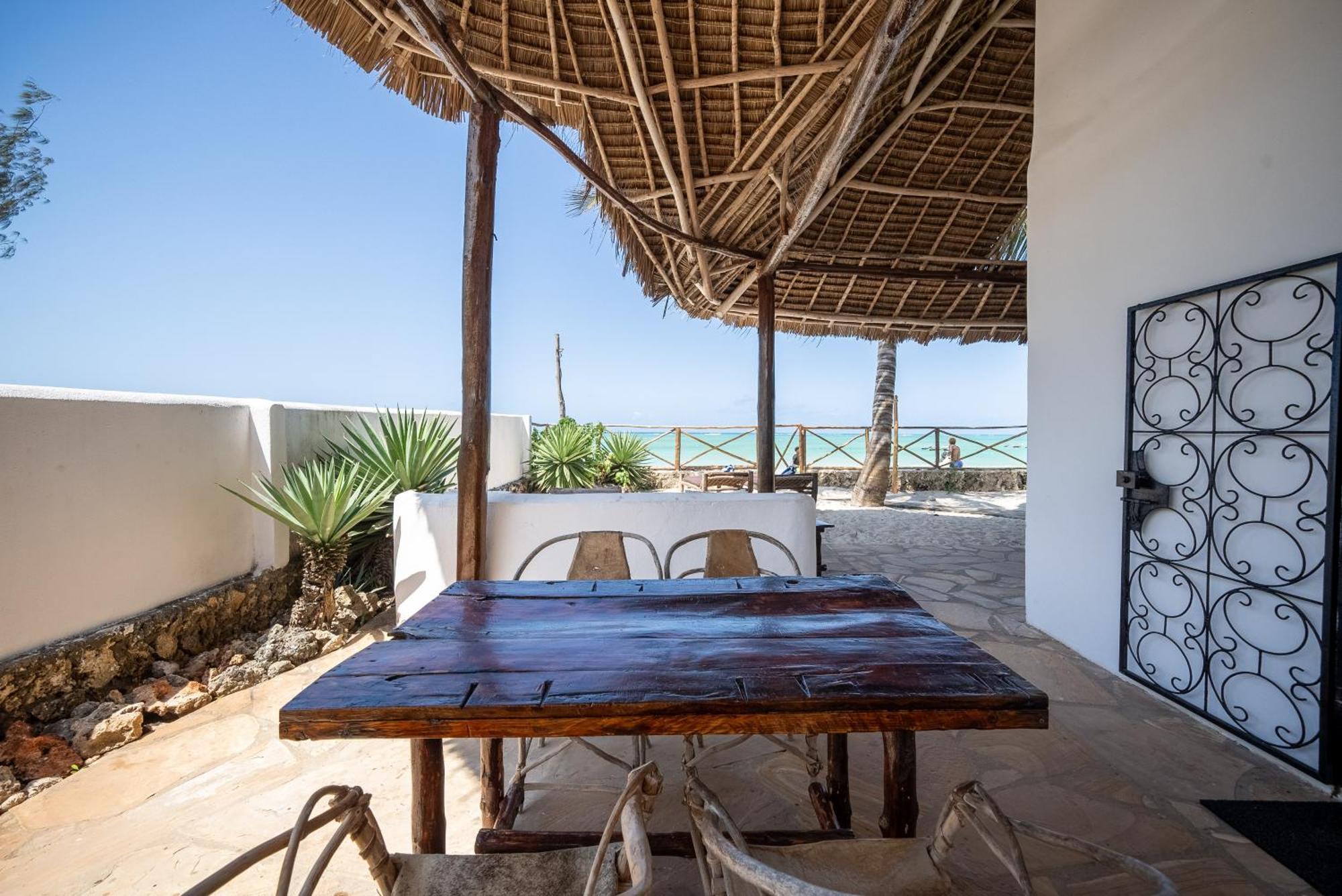 Beachfront Villa Patti Zanzibarhouses Кивенгва Экстерьер фото
