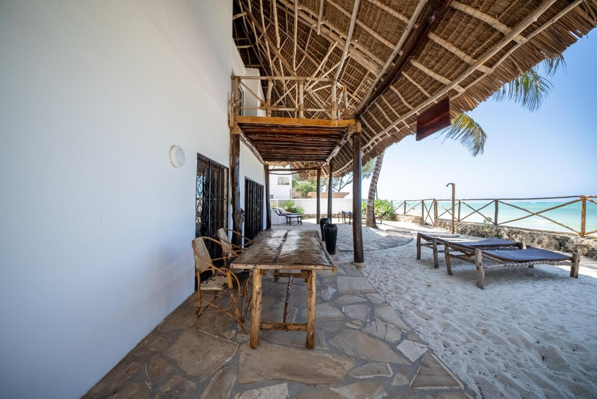 Beachfront Villa Patti Zanzibarhouses Кивенгва Экстерьер фото